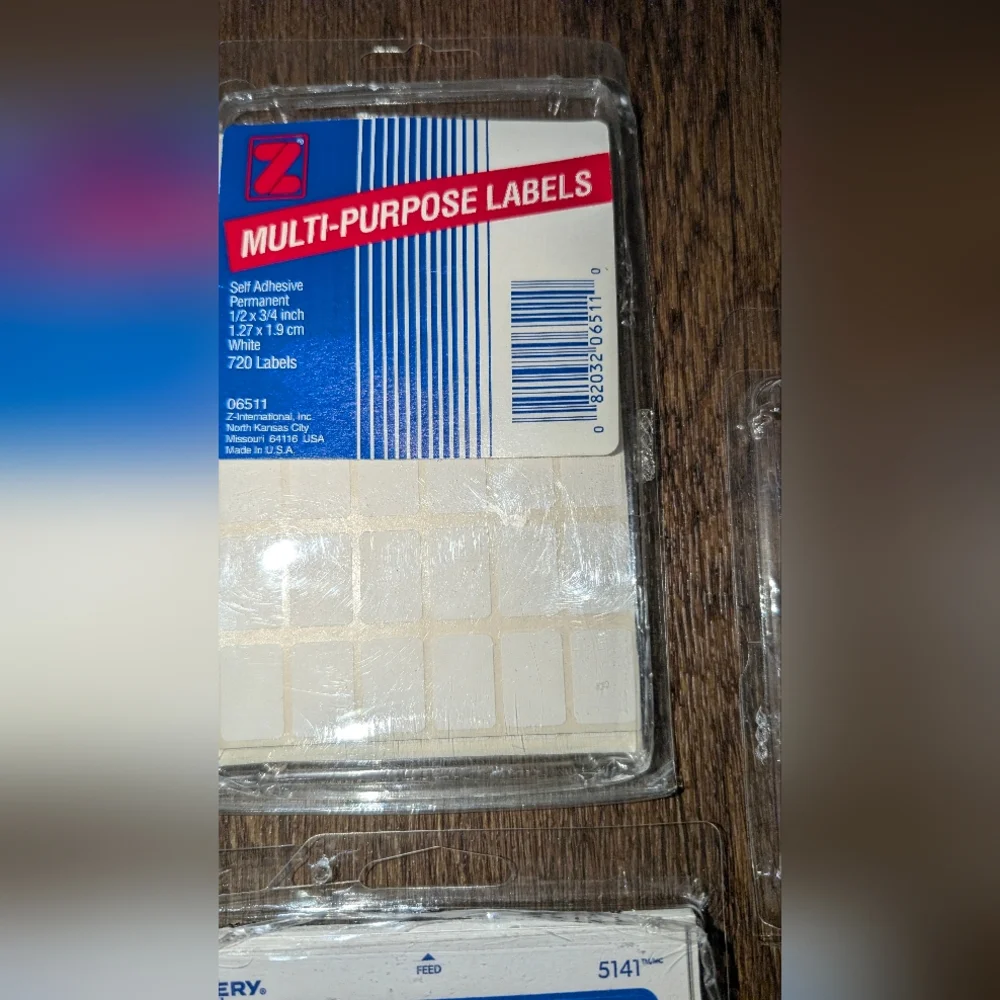 Avery Multi- Use Labels Name Badge Reinforcement Dots Assorted Lot
